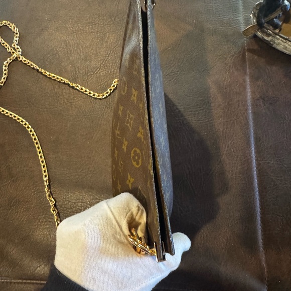 Vintage LOUIS VUITTON Monogram
Pouche Toilette 26 Clutch Bag converted - Picture 10 of 17